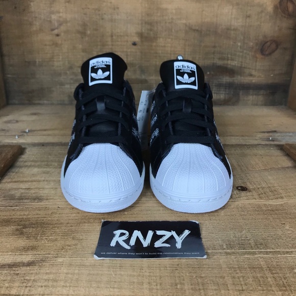 NEW Adidas Originals Superstar Graffiti - Picture 2 of 7